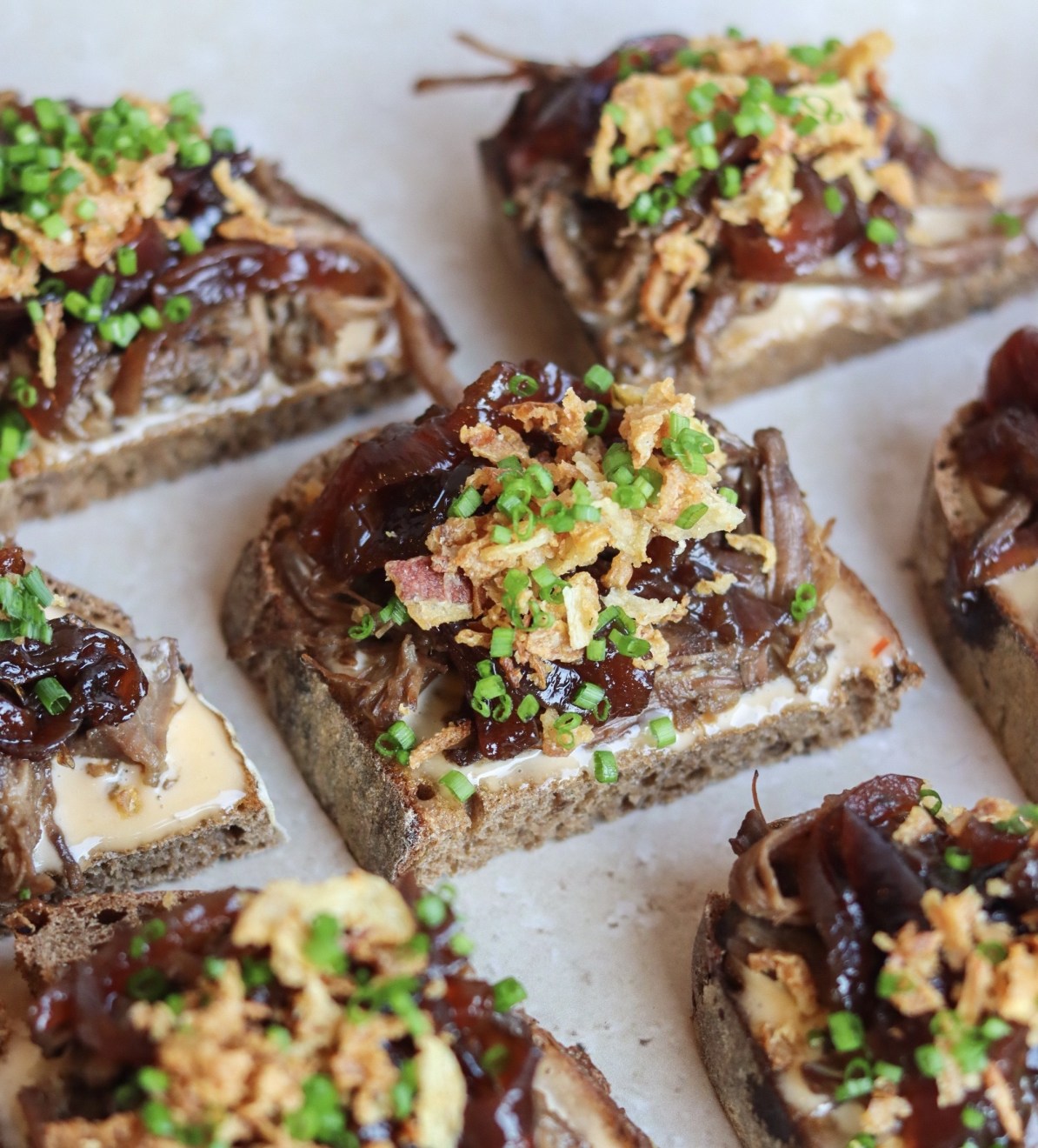 Chleba s hovězím trhaným masem OLLIES